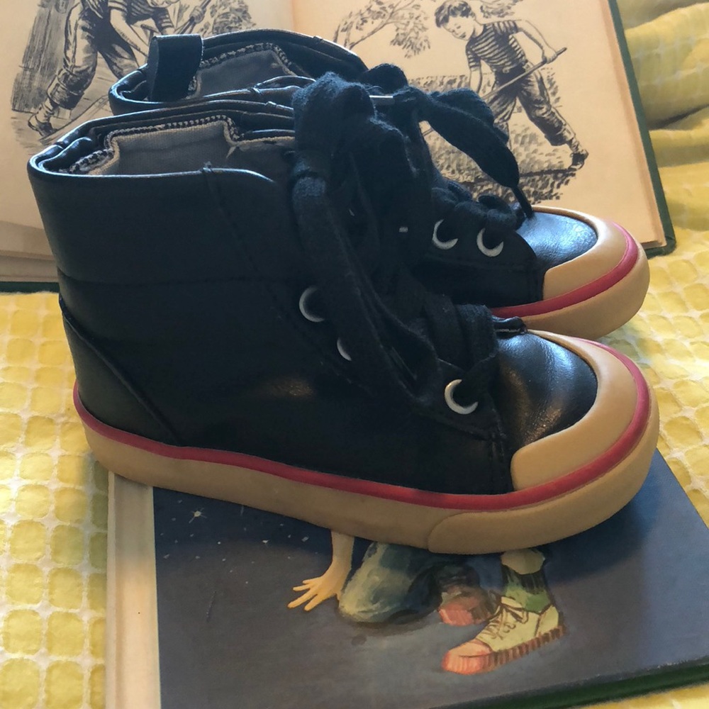 SOLD Old Navy High Top Sneakers Toddler 7
